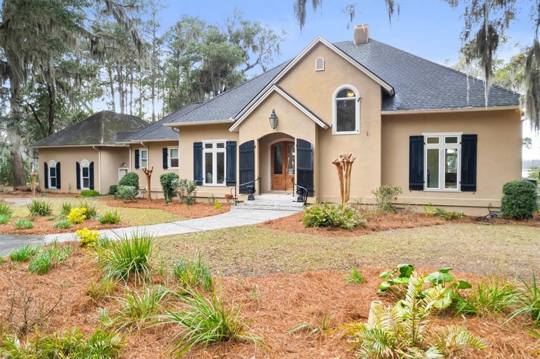 1045 River Club Road NE