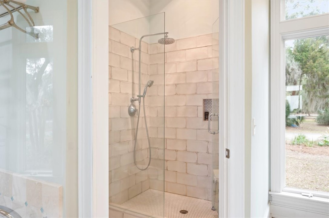 1045 River Club Road NE