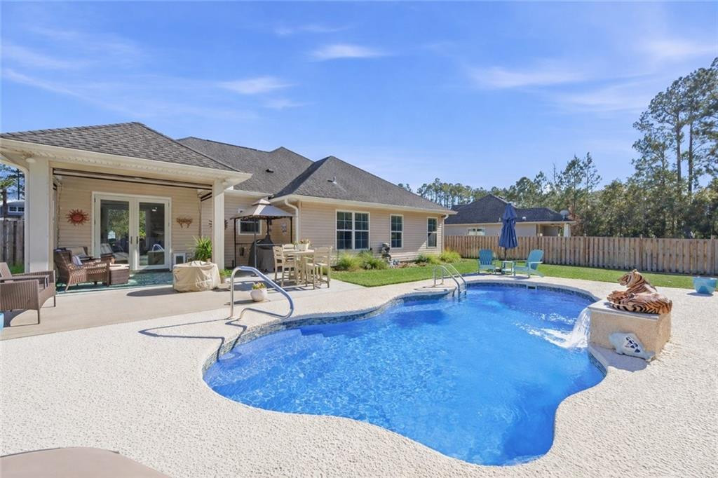 180 Sweetwater Blvd