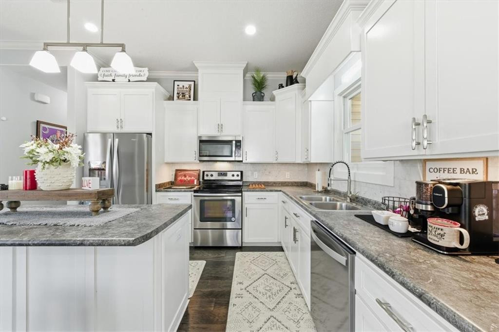 180 Sweetwater Blvd