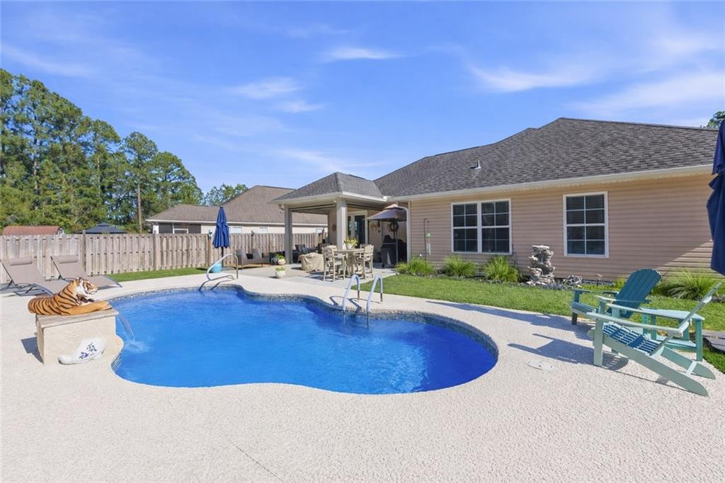 180 Sweetwater Blvd