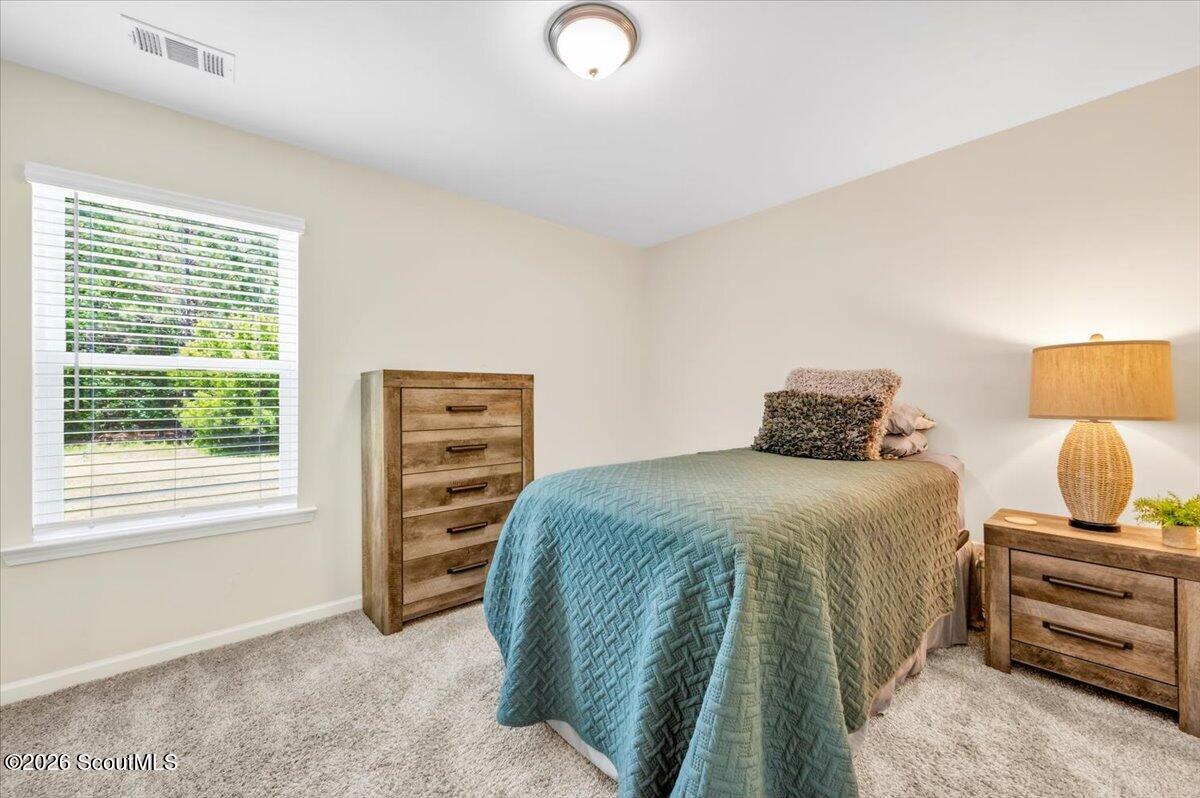 10050 Woodland Cove