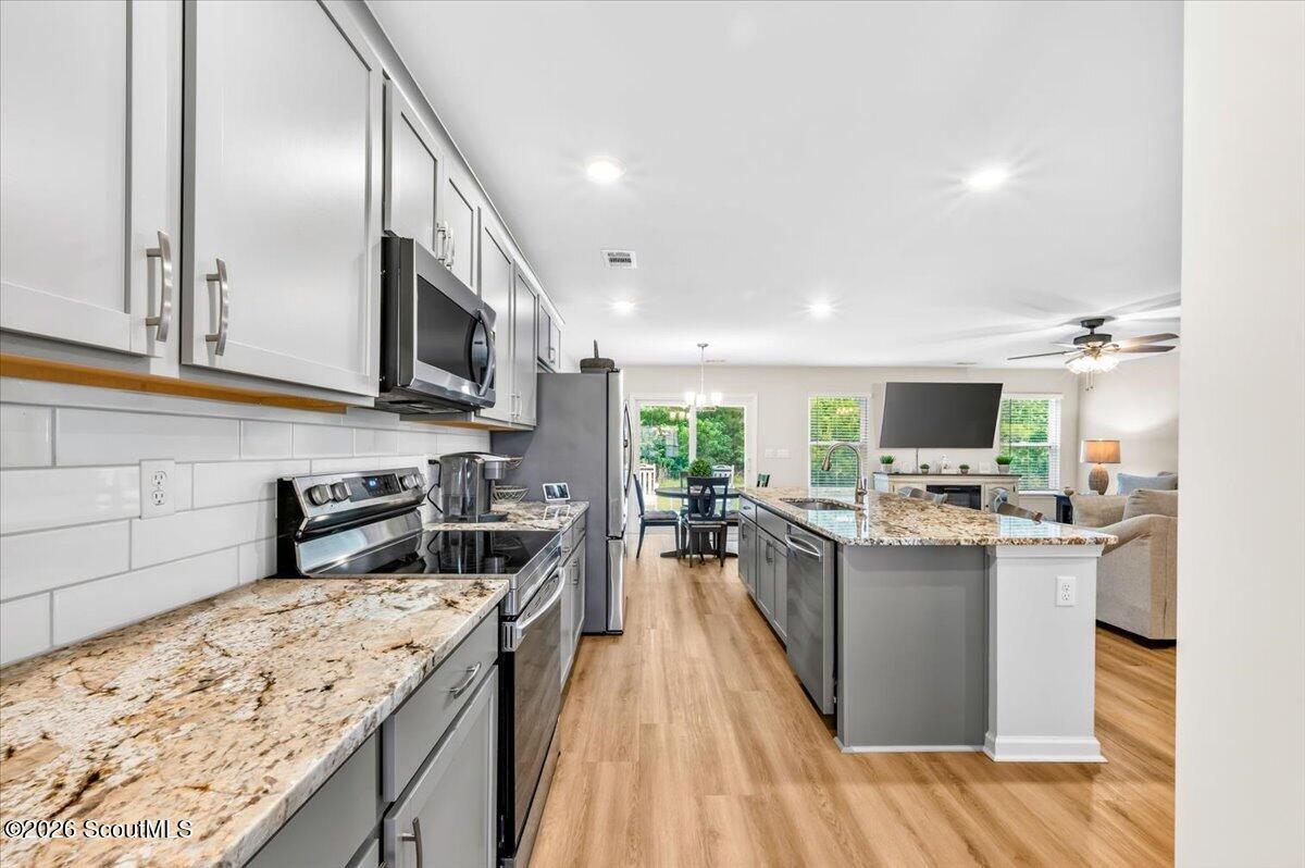 10050 Woodland Cove