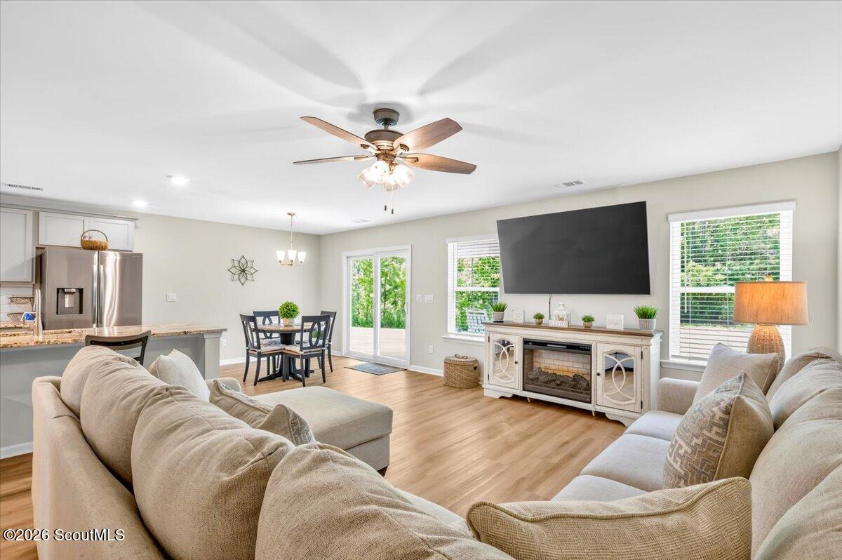 10050 Woodland Cove