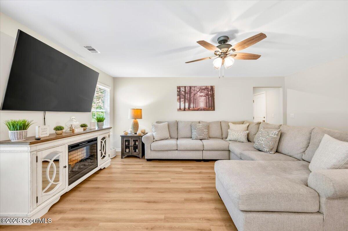 10050 Woodland Cove