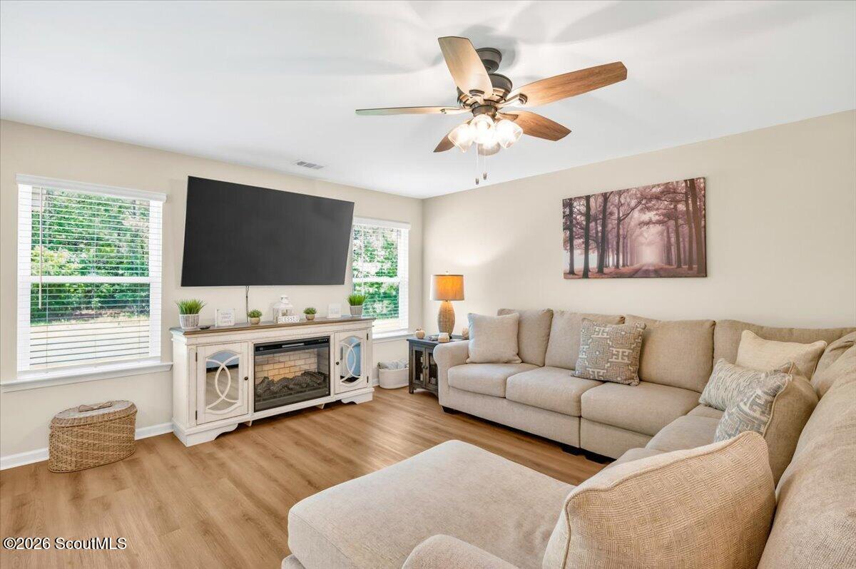 10050 Woodland Cove