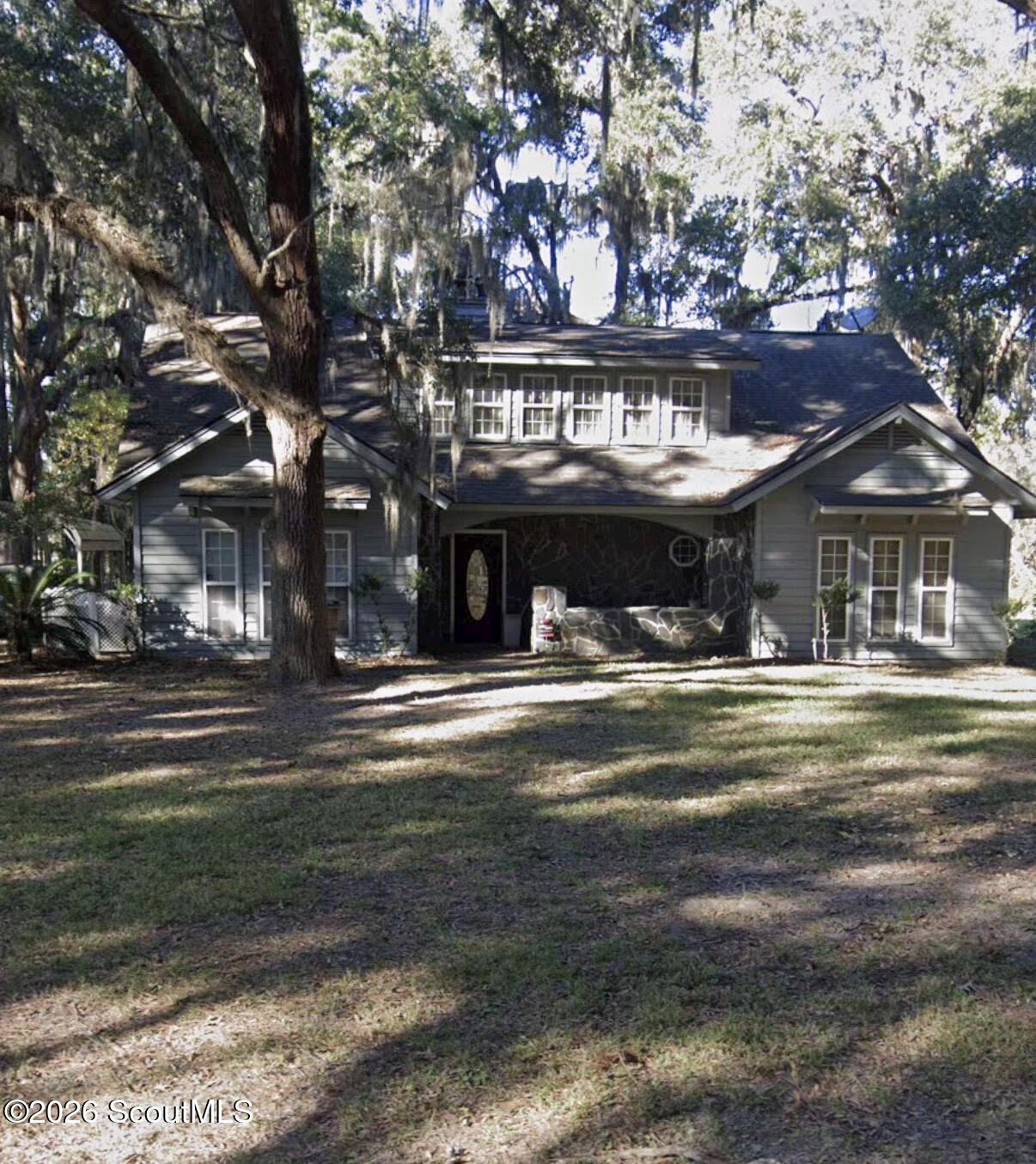 211 Lakeshore Drive