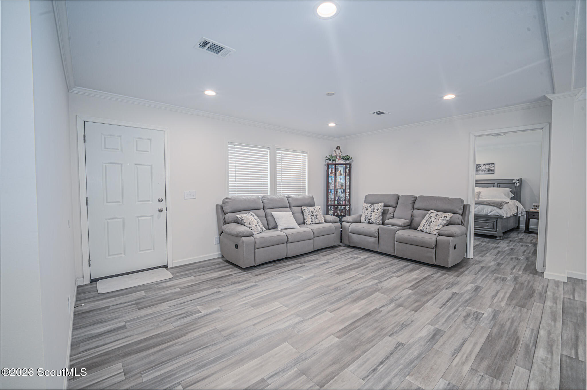 6118 Leslie Drive