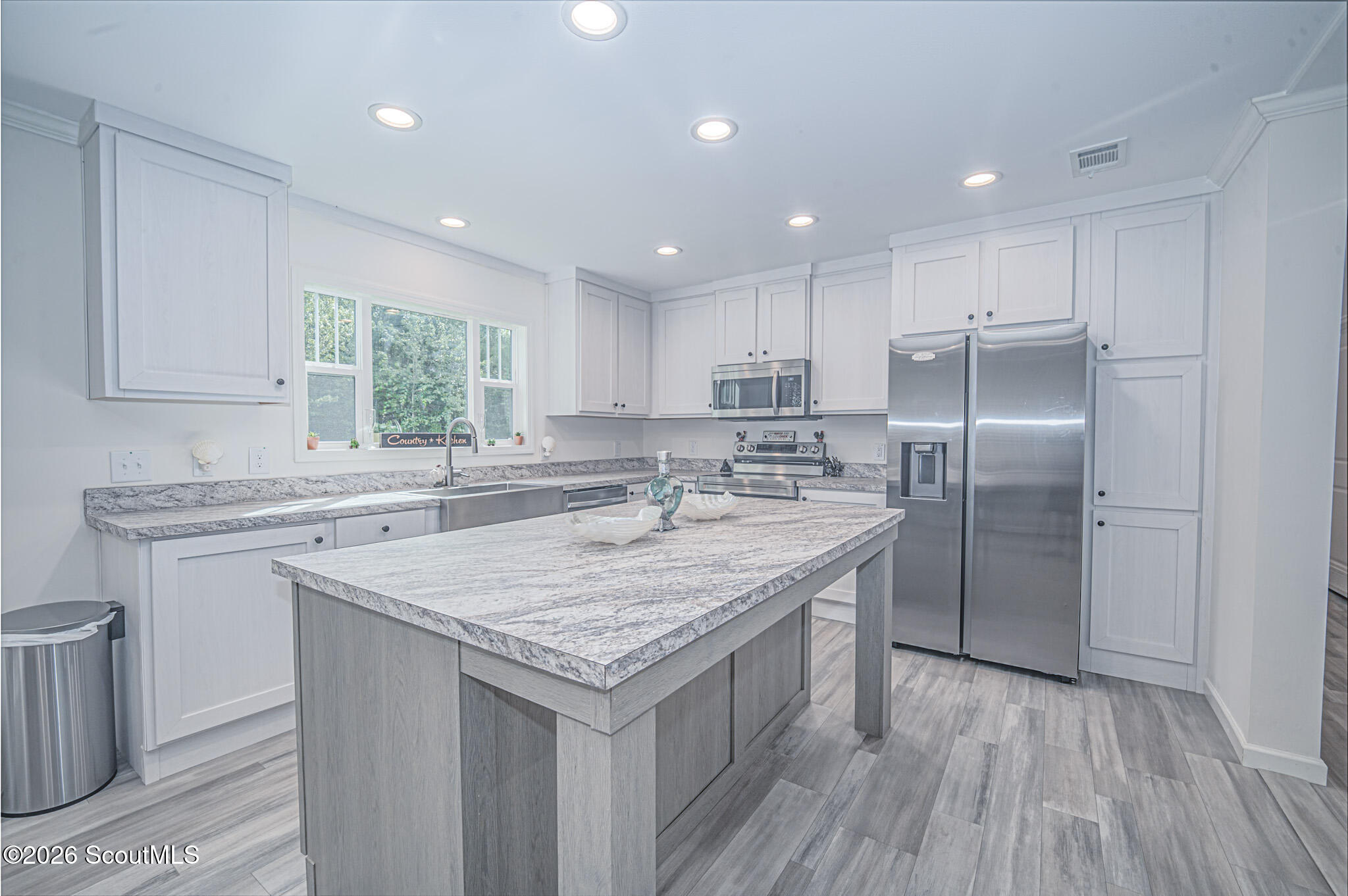 6118 Leslie Drive