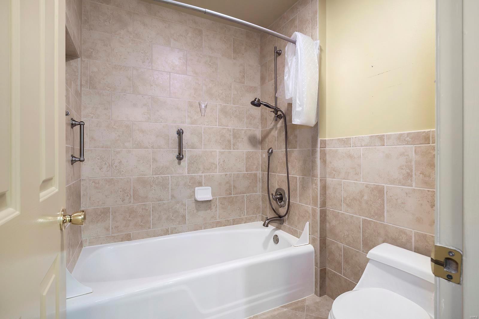 5 Broadview Farm Road