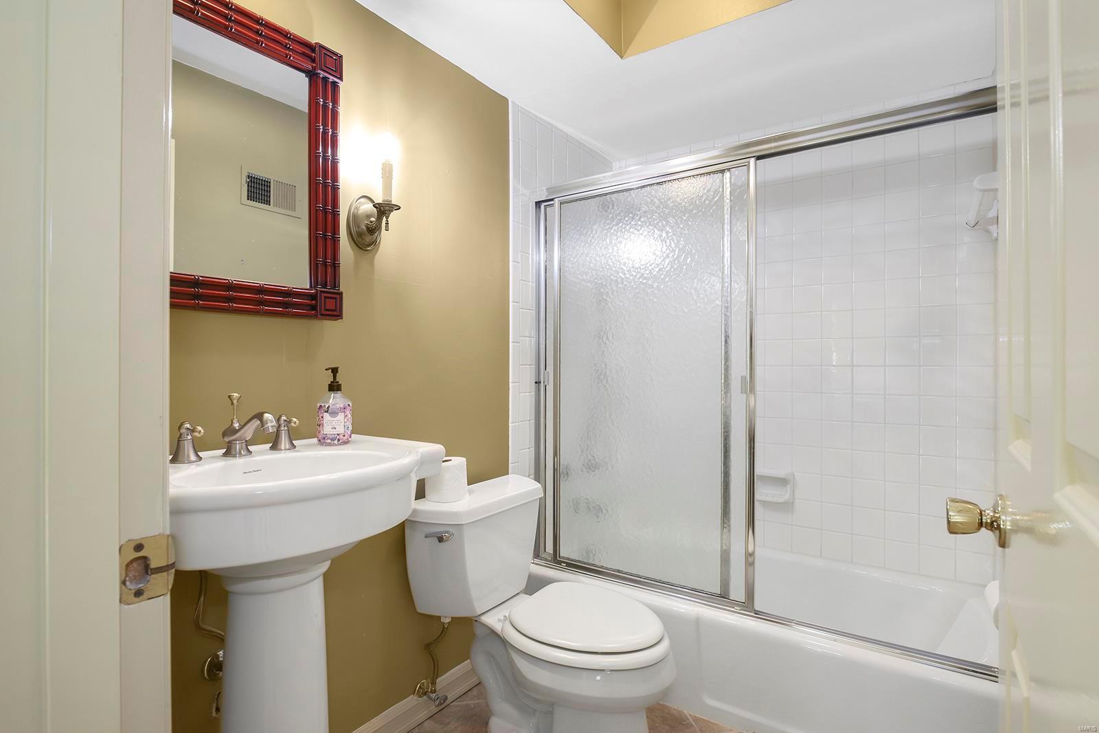 5 Broadview Farm Road