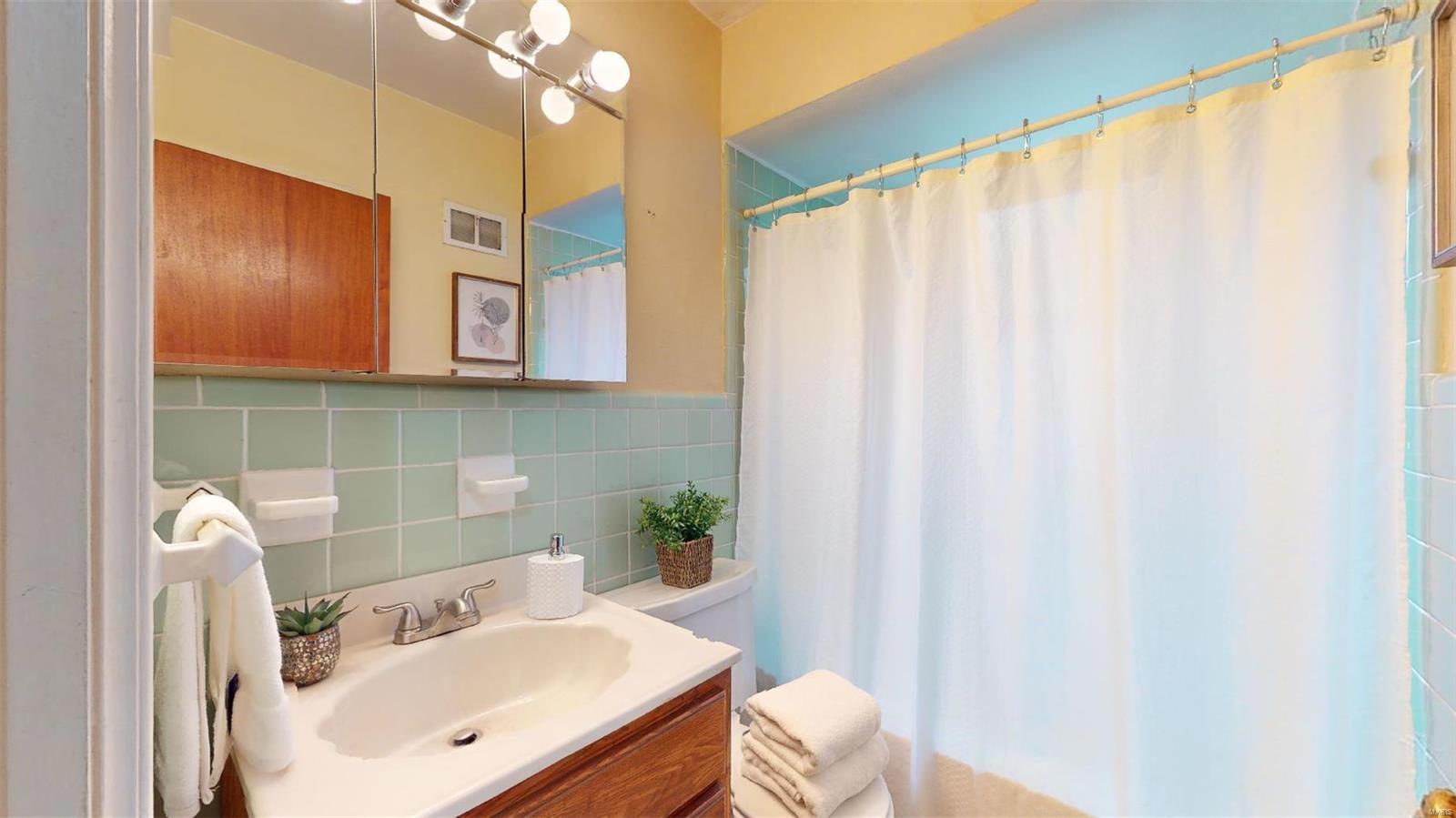 6043 Childress Avenue