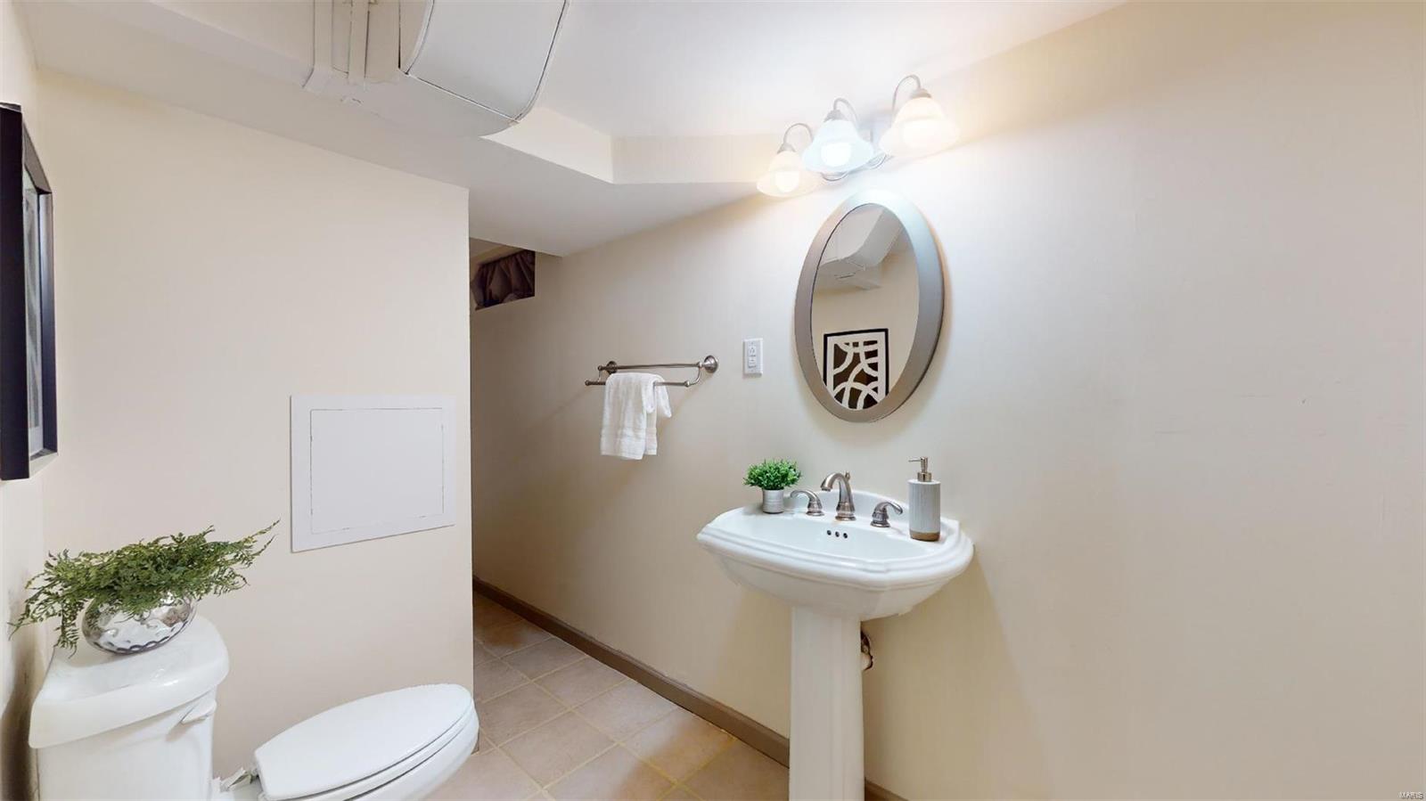 6043 Childress Avenue