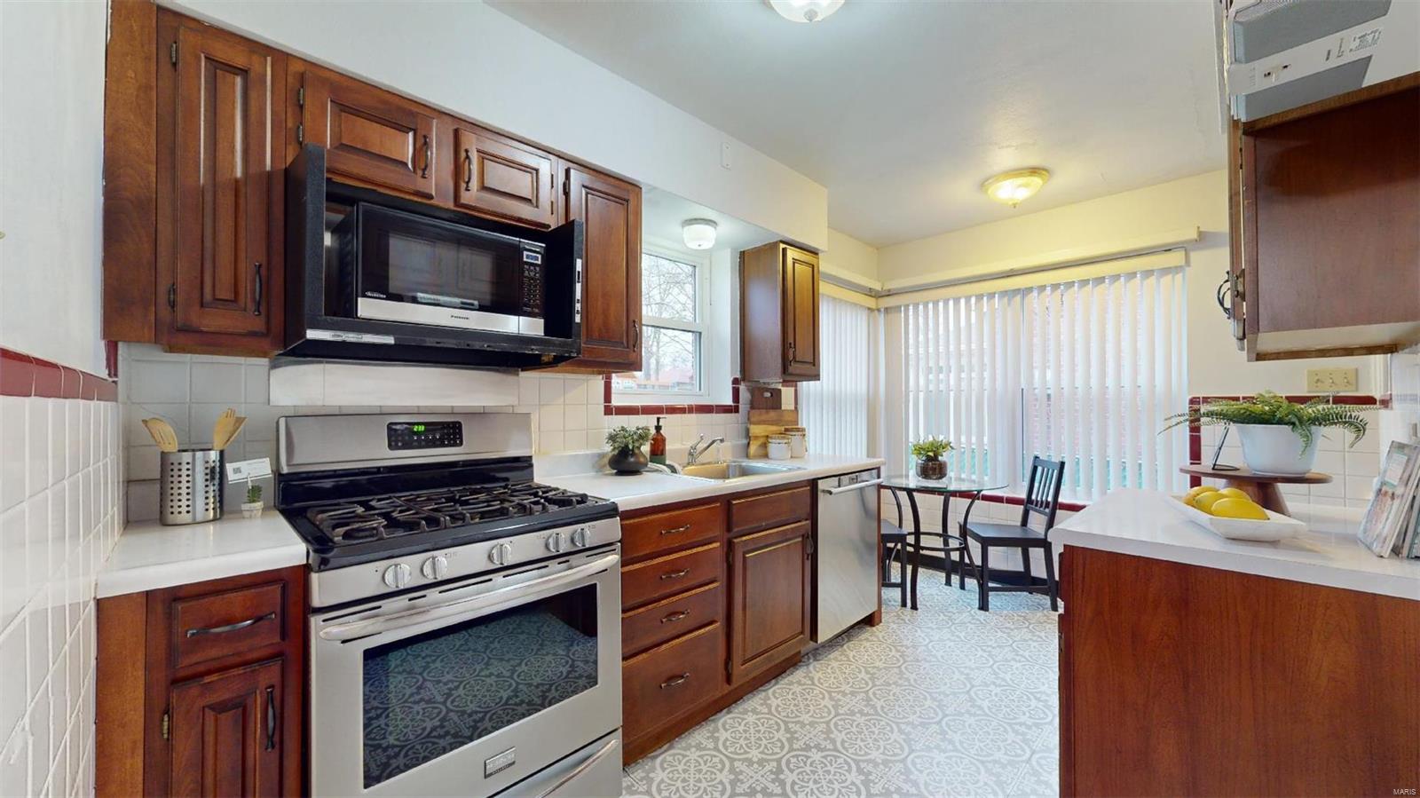 6043 Childress Avenue