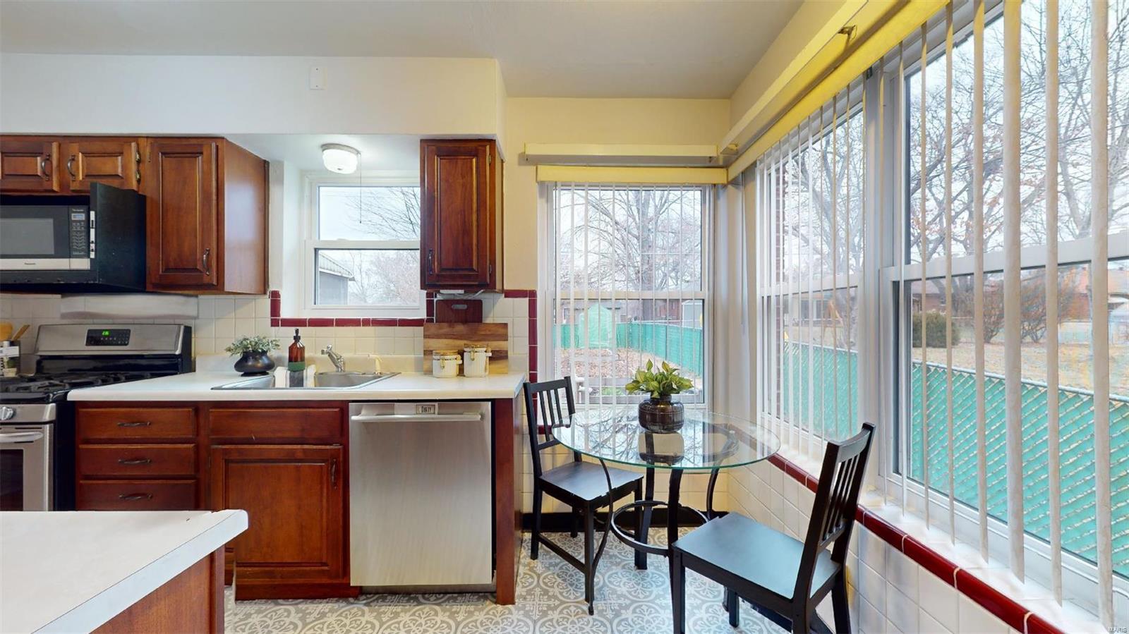 6043 Childress Avenue