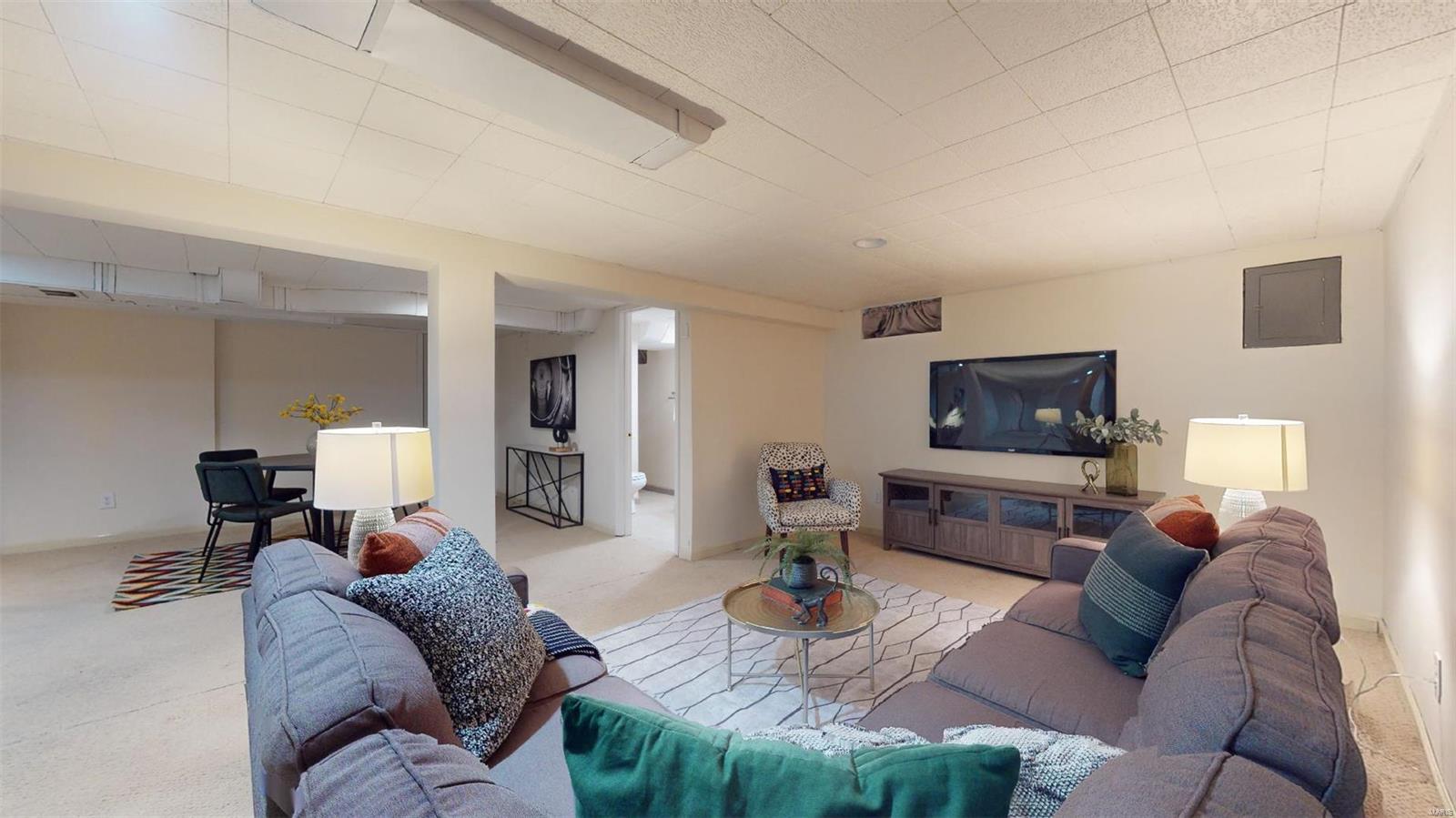 6043 Childress Avenue