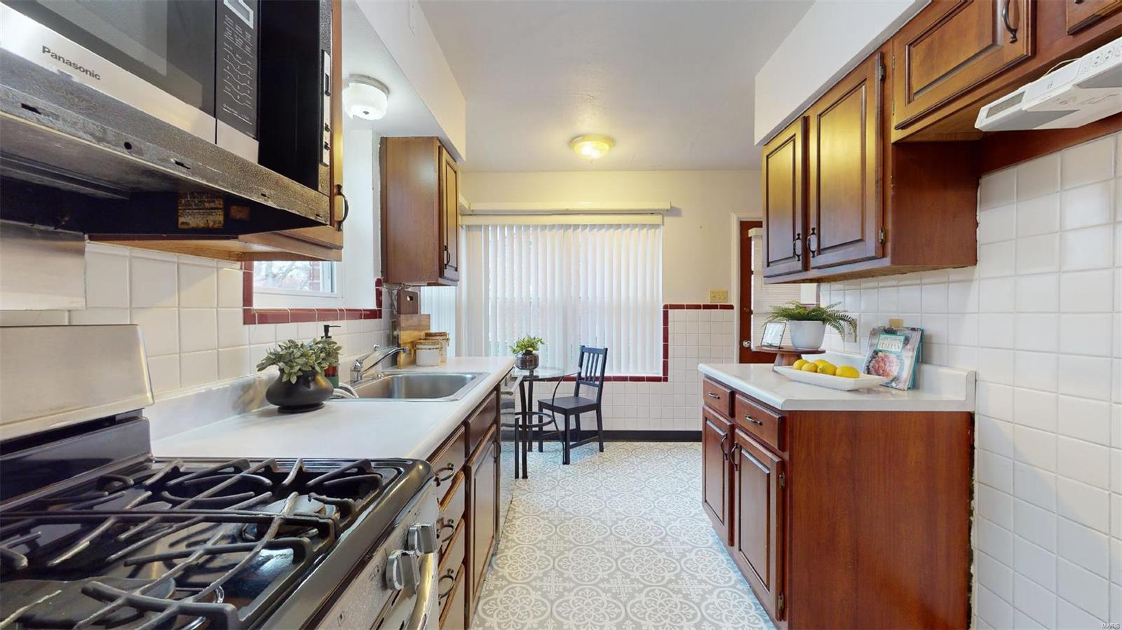 6043 Childress Avenue