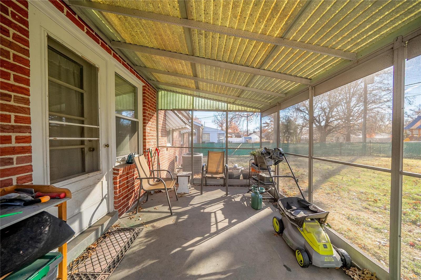 6043 Childress Avenue