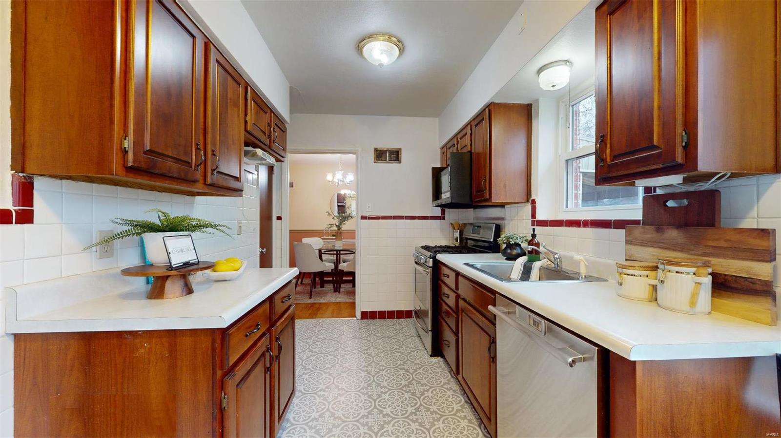 6043 Childress Avenue