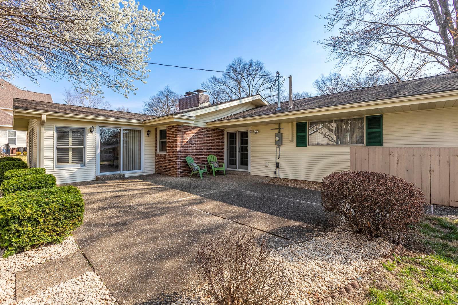 1401 Breezeridge Drive