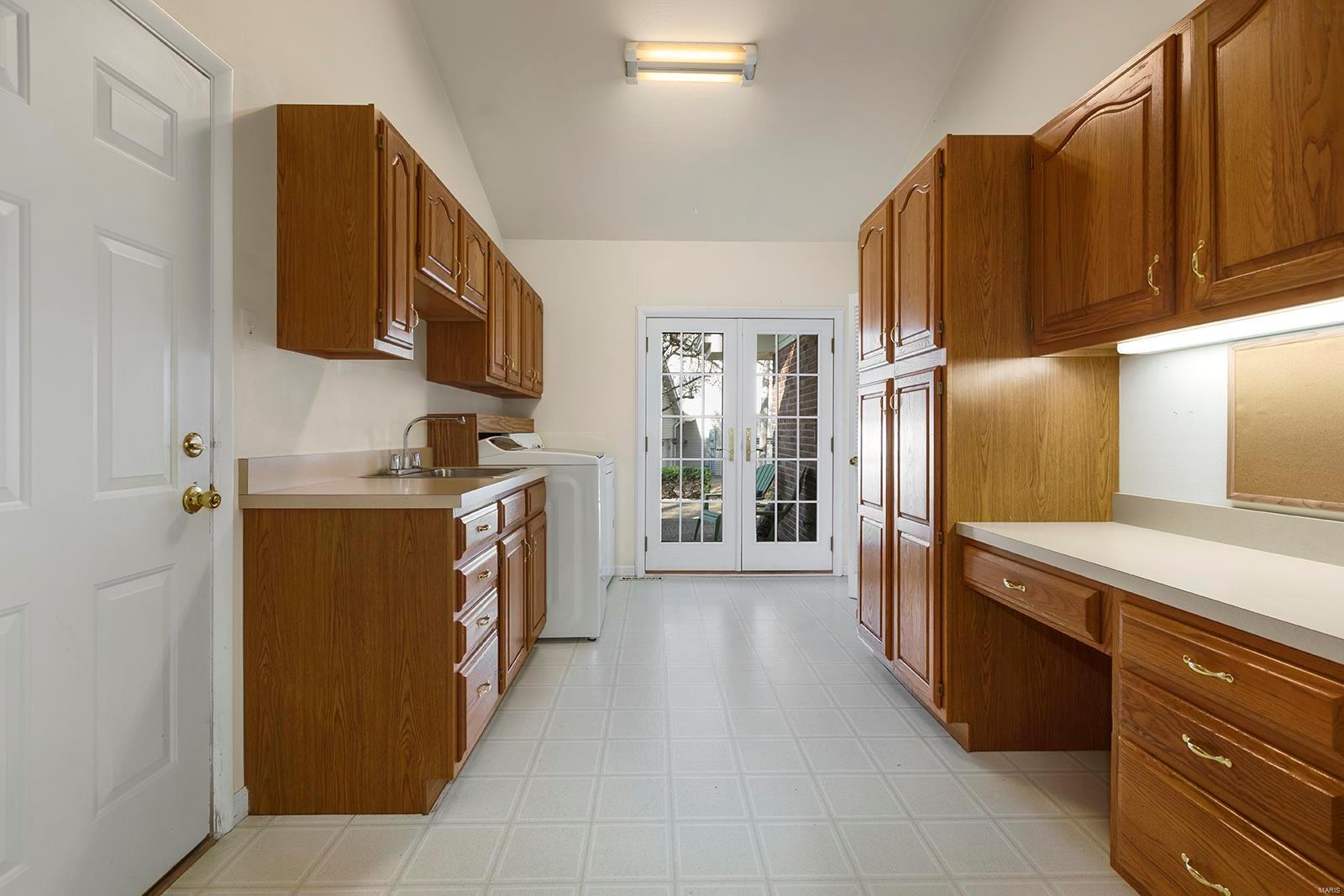 1401 Breezeridge Drive