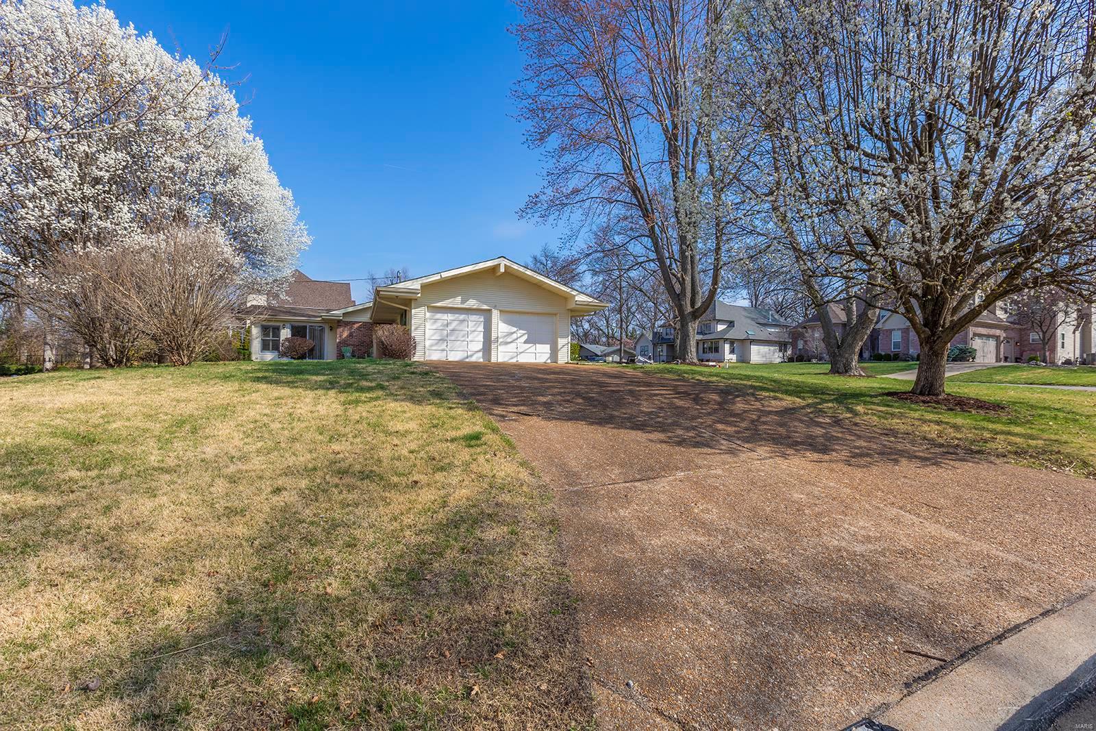 1401 Breezeridge Drive