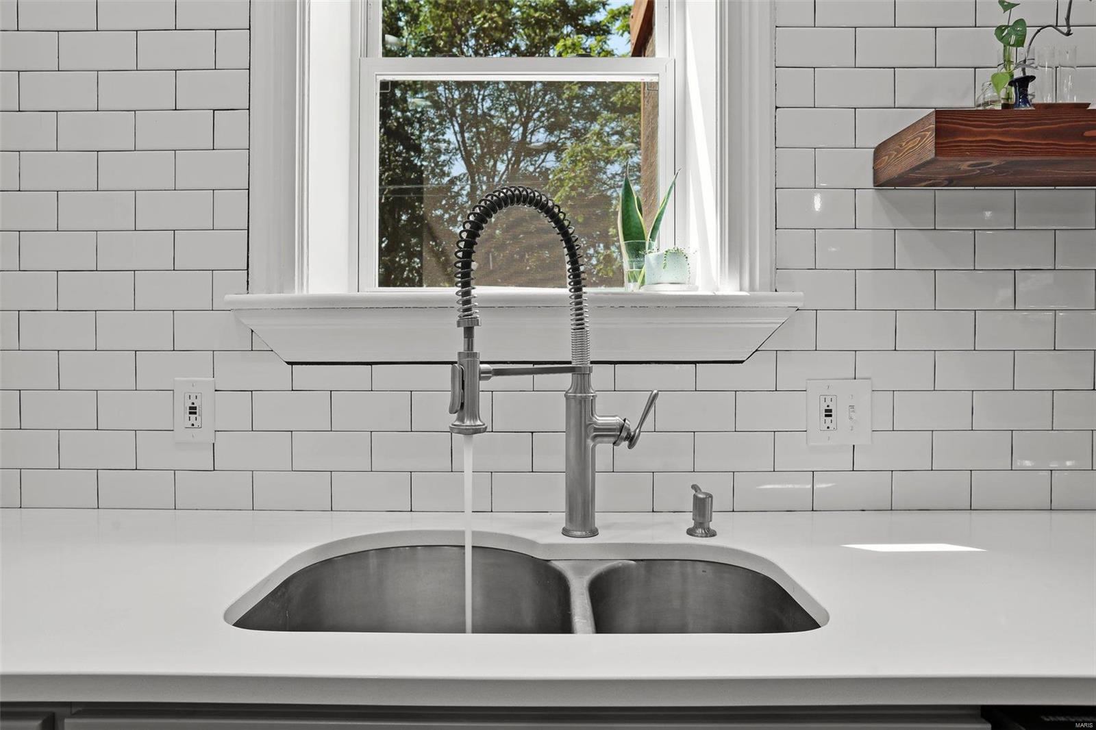 3944 De Tonty Street