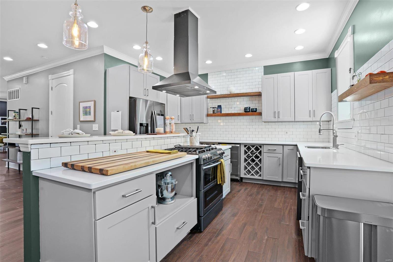 3944 De Tonty Street