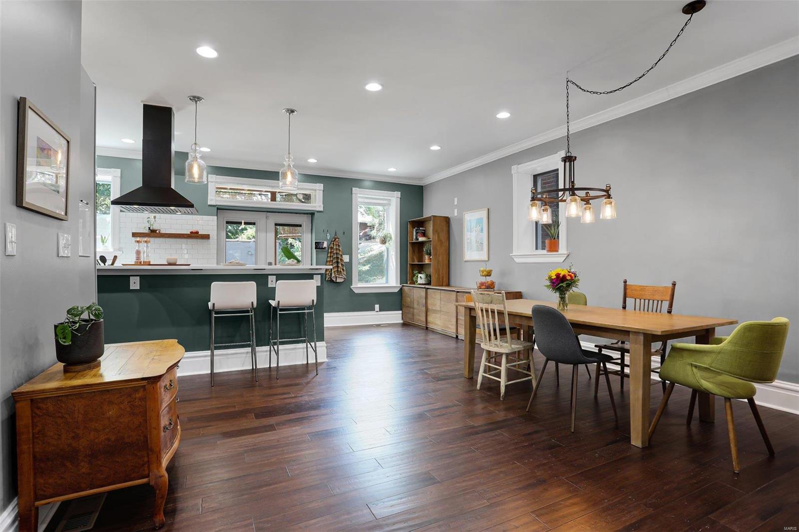 3944 De Tonty Street