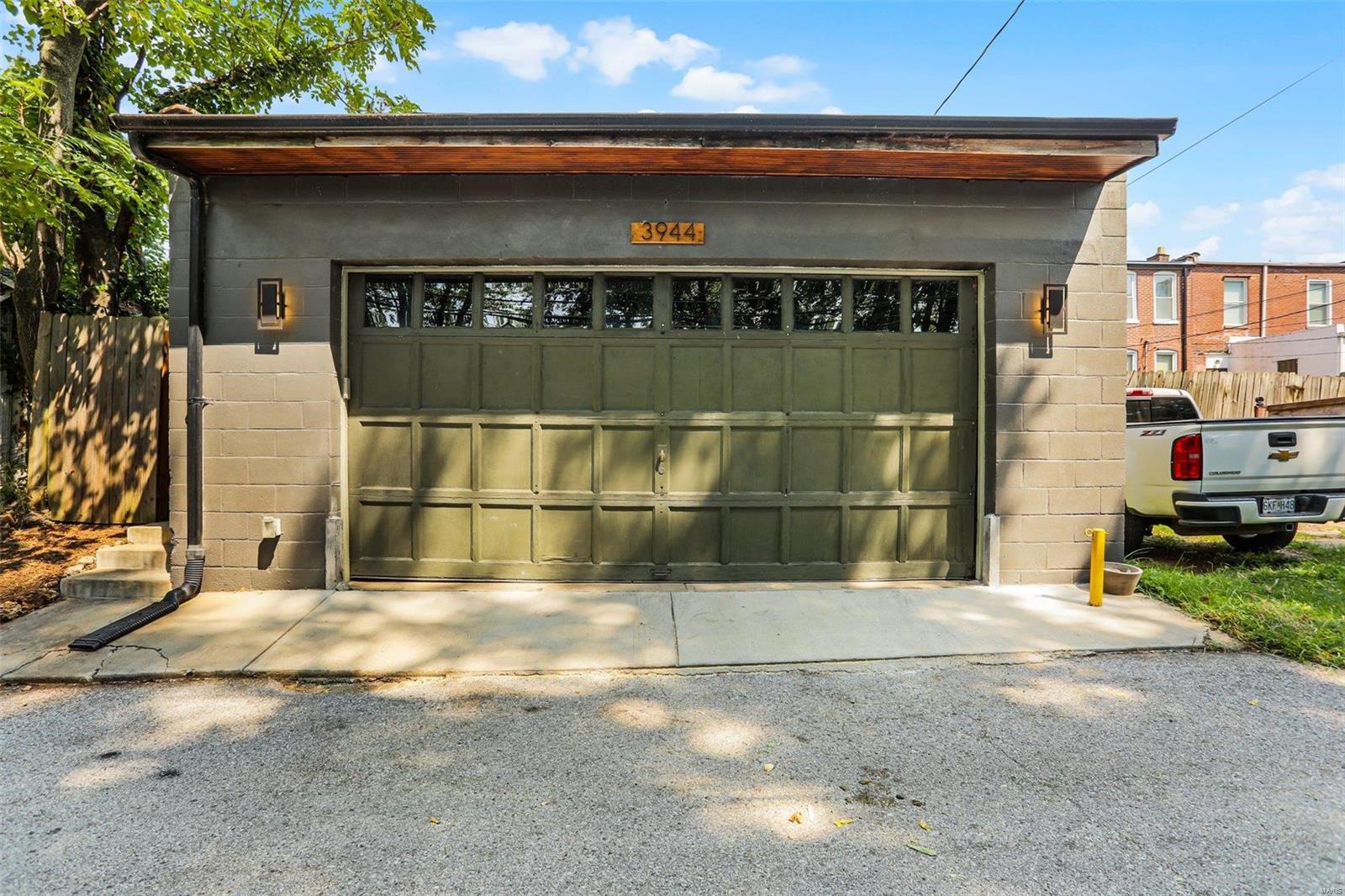 3944 De Tonty Street