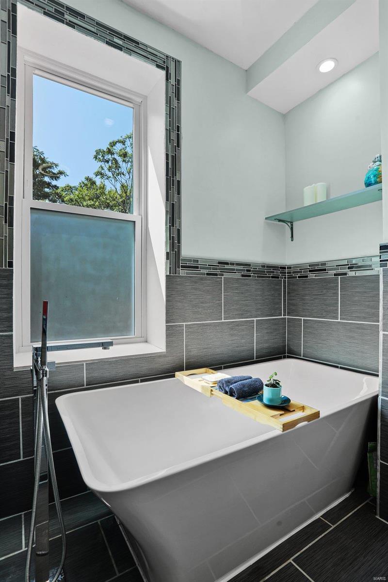 3944 De Tonty Street