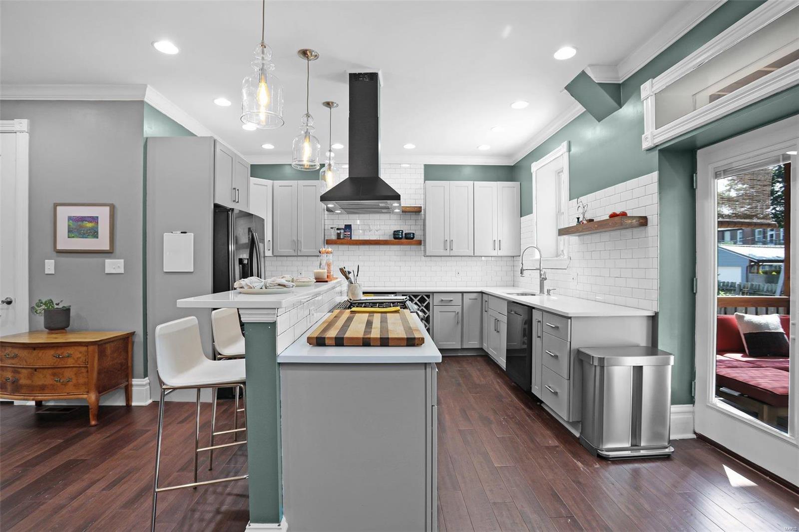 3944 De Tonty Street