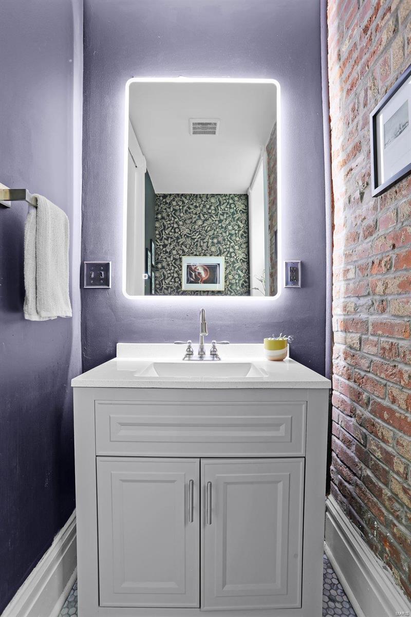 3944 De Tonty Street