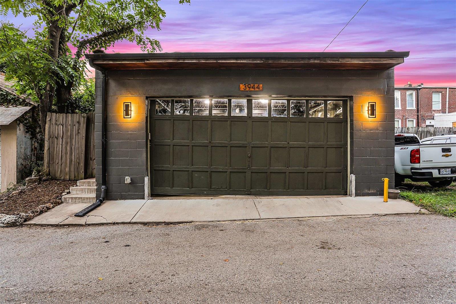 3944 De Tonty Street