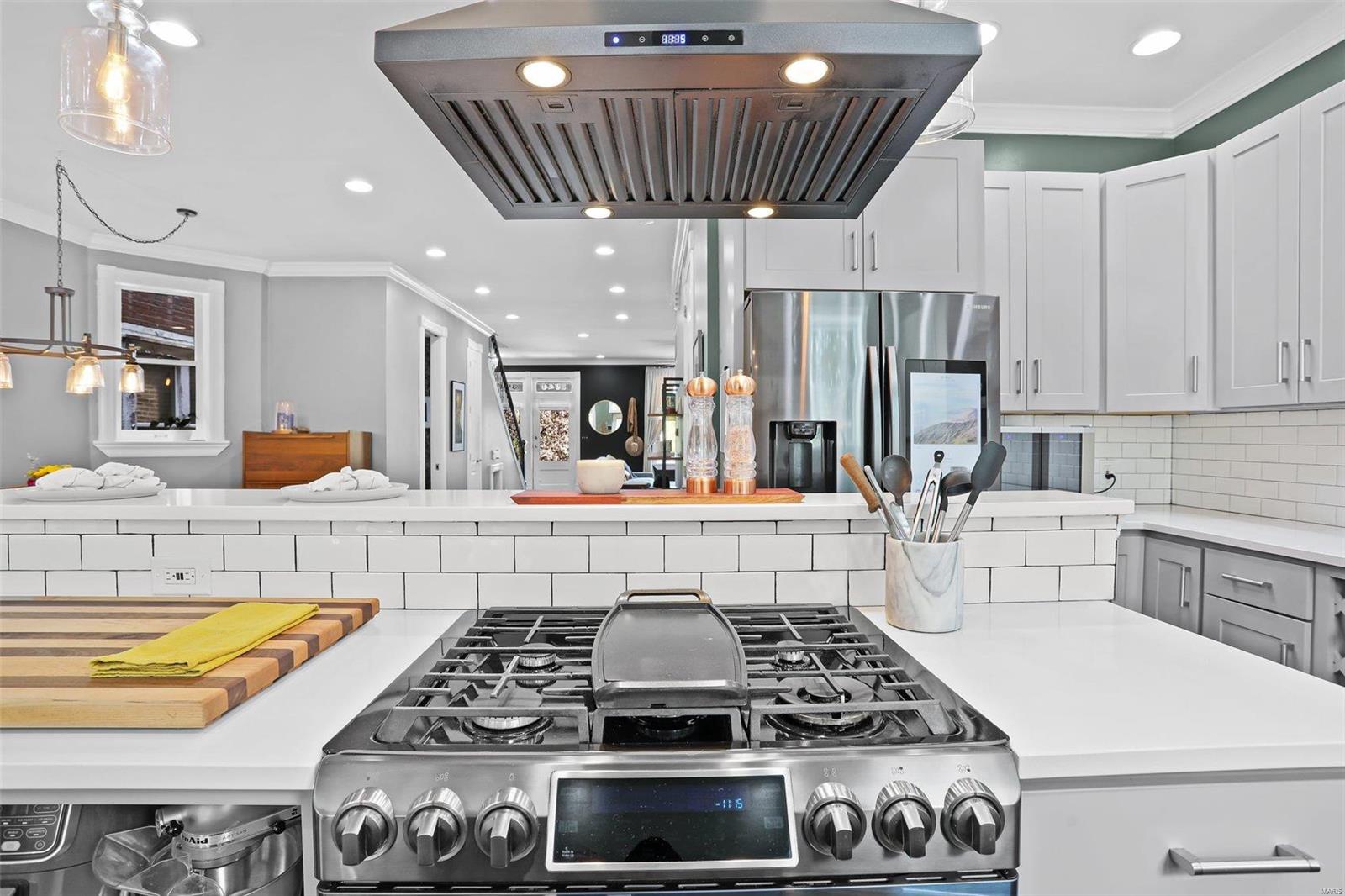 3944 De Tonty Street