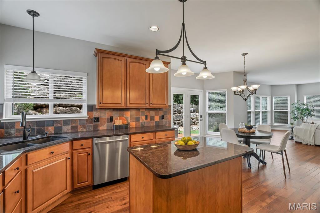 212 Palisades Ridge Court