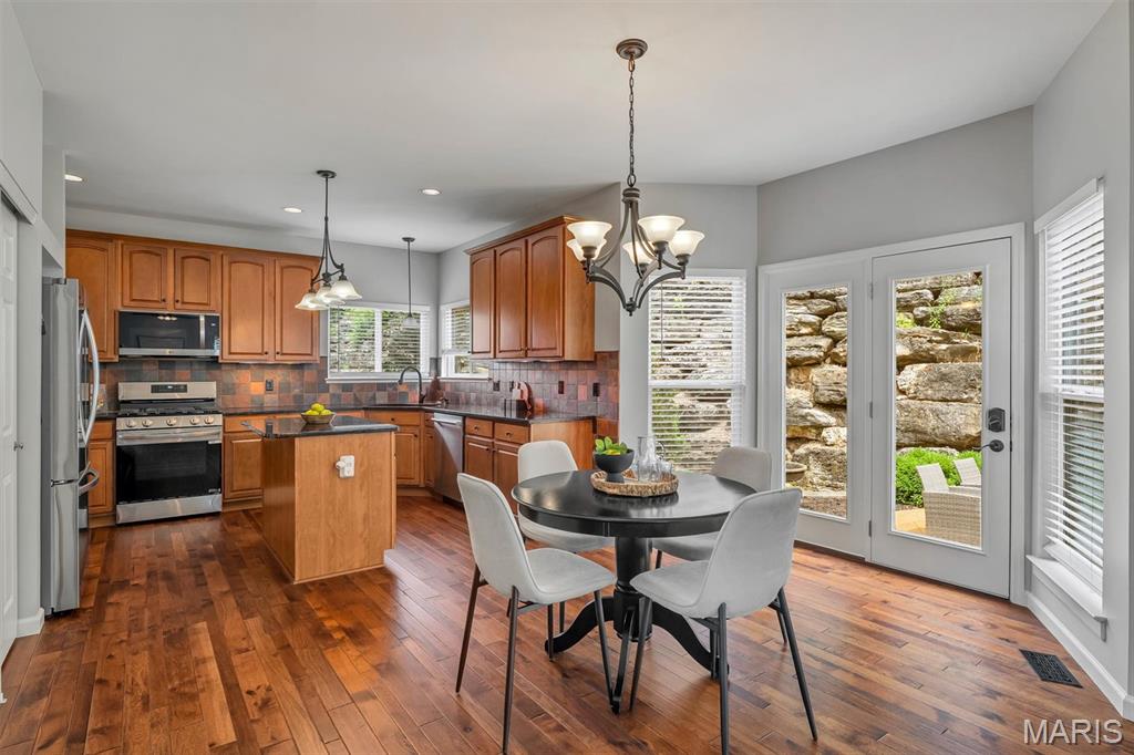 212 Palisades Ridge Court