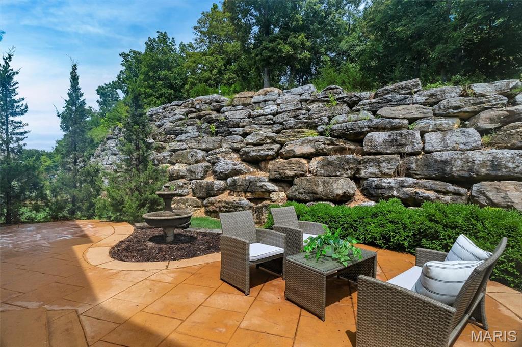 212 Palisades Ridge Court