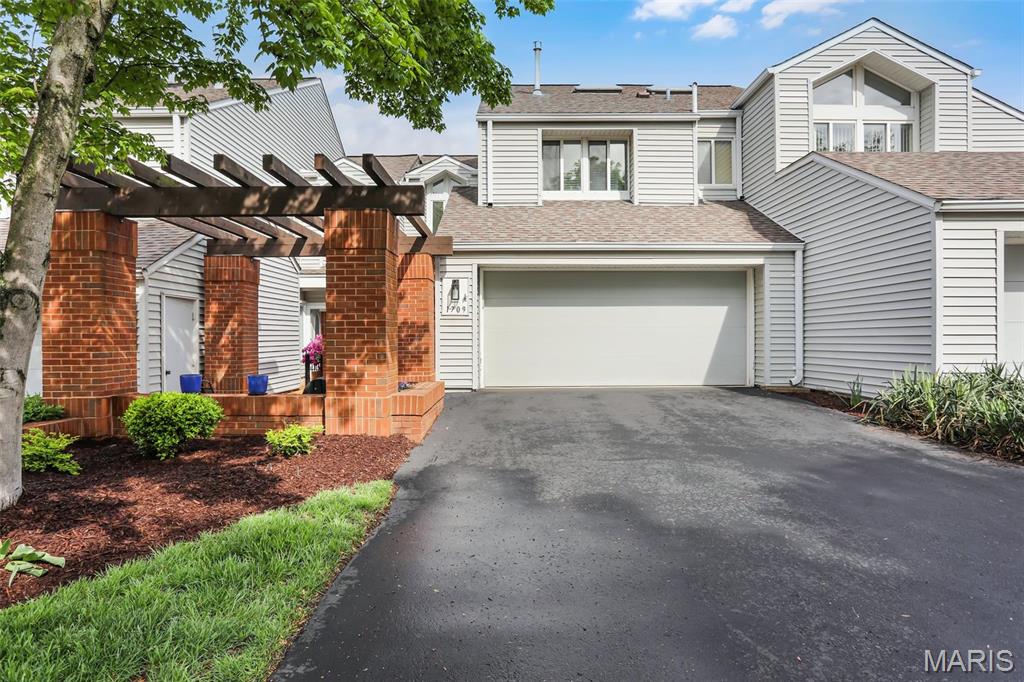 1709 Highview Circle Court