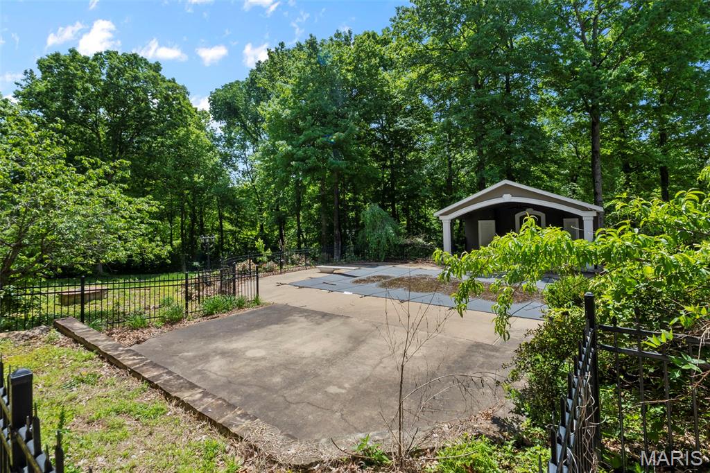 425 Windwood Lake Drive