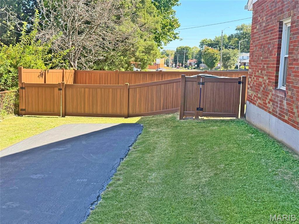 8704 Agate Court