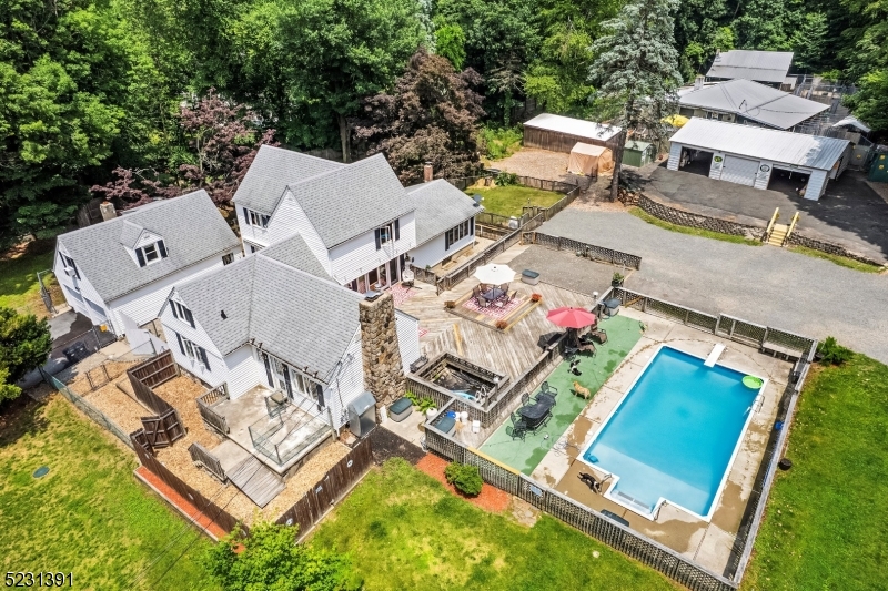 8 Stonehedge Ln