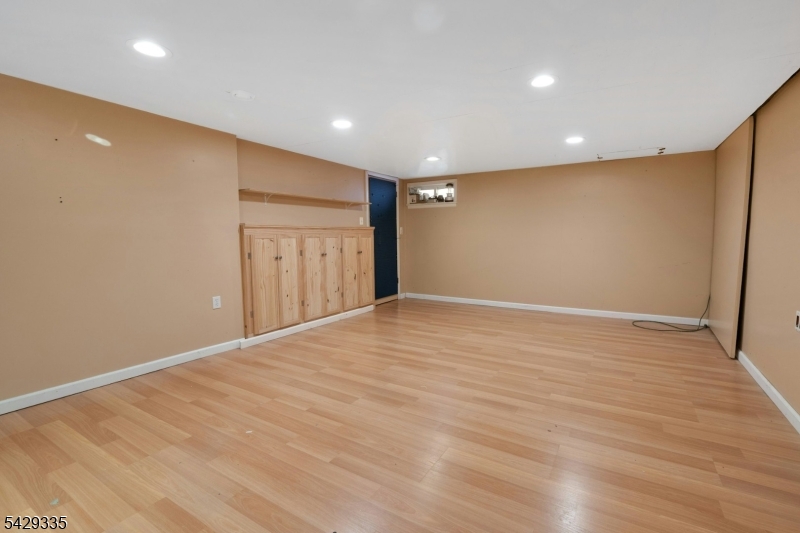 15 Maxine Dr