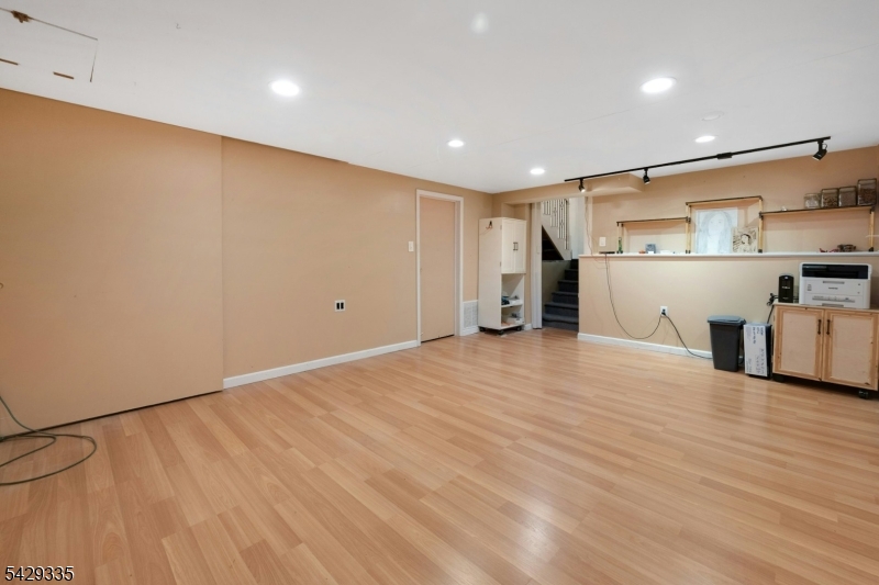 15 Maxine Dr