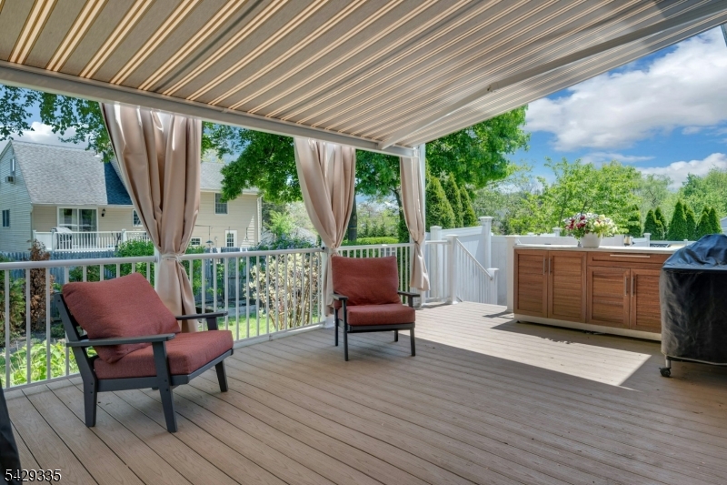 15 Maxine Dr