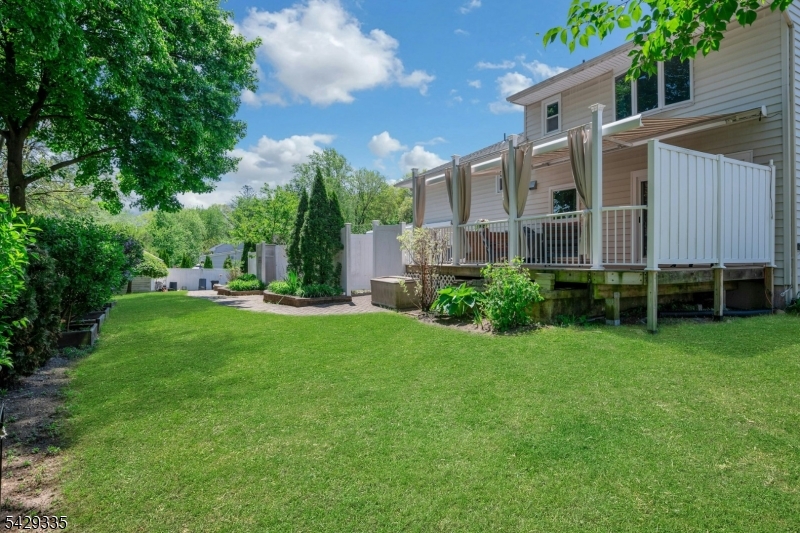 15 Maxine Dr