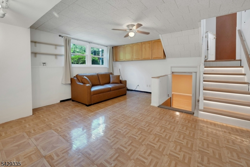 15 Maxine Dr