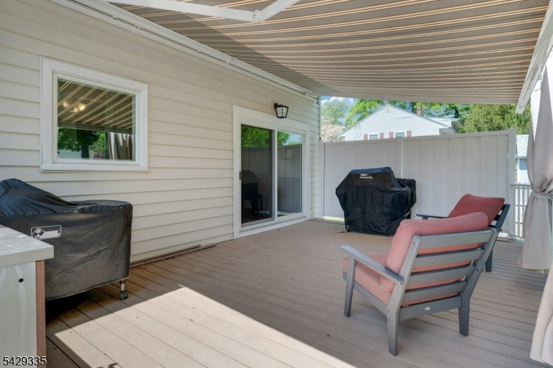 15 Maxine Dr