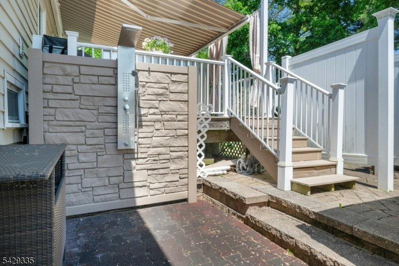 15 Maxine Dr