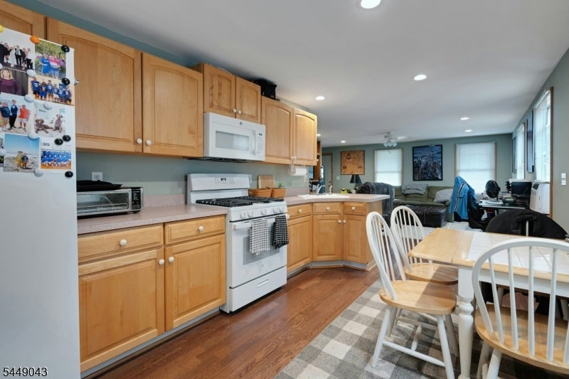 96 Macculloch Ave